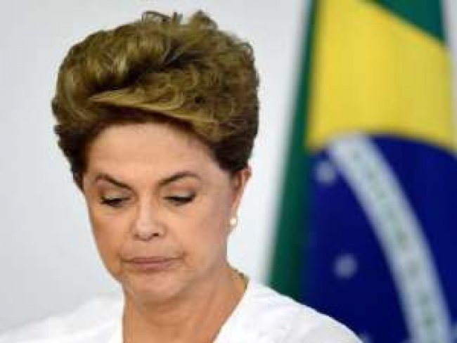 Com votação do impeachment próxima, popularidade de Dilma despenca