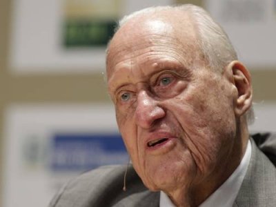 O ex-presidente da Fifa Joo Havelange renunciou  presidncia de honra da entidade 