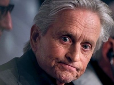 Michael Douglas diz que sexo oral provocou cncer de garganta