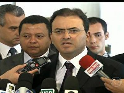 Governo trabalha com 'alternativas'  Constituinte, diz Cardozo