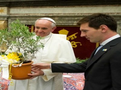 Papa Francisco recebe Messi e as selees da Argentina e da Itlia