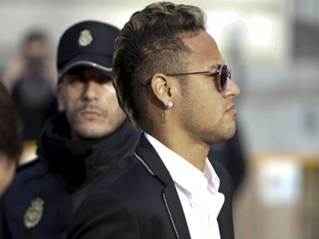 Acusado de sonegao, Neymar tentar evitar multa milionria nesta quinta