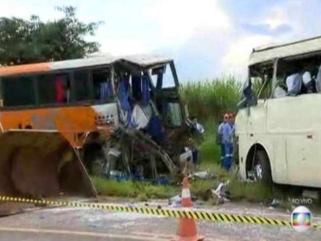 Acidente de nibus deixa 8 mortos e 60 feridos no interior