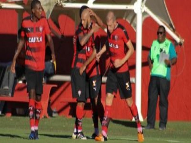 Vitria vence o Atlntico por 2 a 0 e se mantm na liderana do Baiano