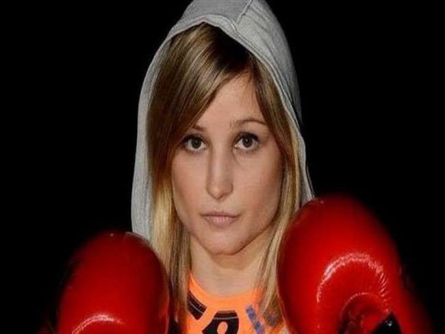 Campe do mundo de boxe Angelique Duchemin morre aos 26 anos