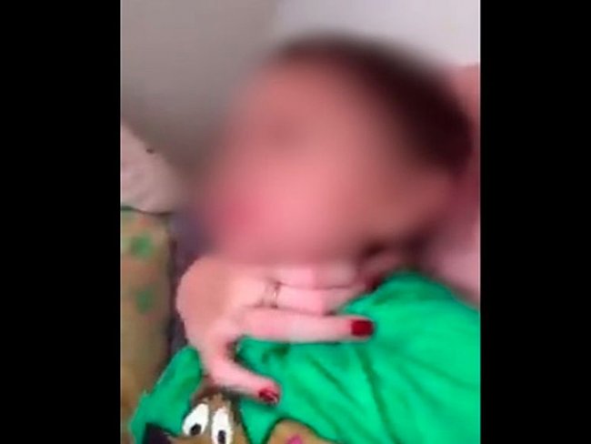 Me grava vdeo enforcando filho beb e manda para o pai em Minas