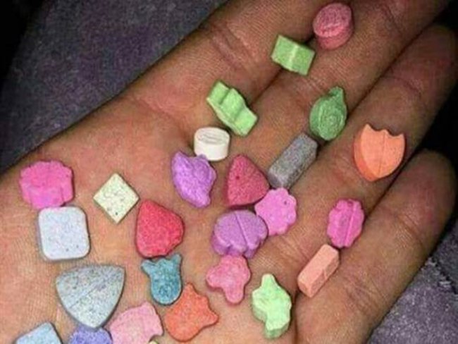 Droga parecida com doce é distribuída a crianças em escolas?
