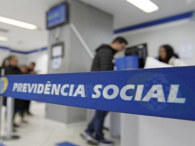 Governo decide suspender reforma da Previdncia