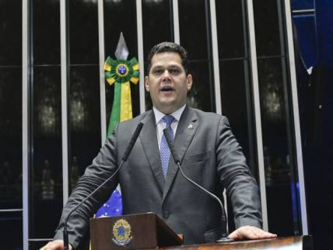 Aps desistncia de Renan e duas votaes, Davi Alcolumbre  eleito presidente do Senado em 1 turno