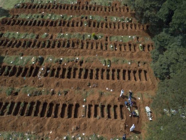 Covas abertas em cemitrio de SP viram destaque no ?Washington Post?