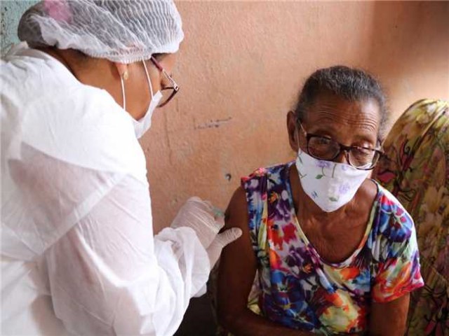 Secretaria da Sade inicia campanha de vacinao para idosos acima de 85 anos. p