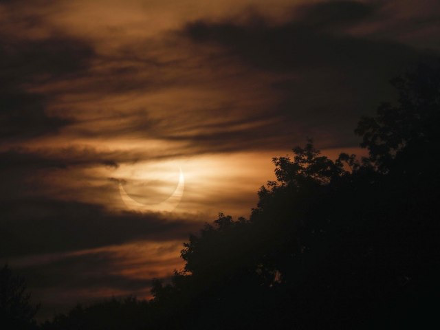 Eclipse solar com 'anel de fogo': veja FOTOS