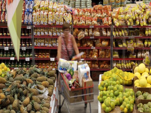 Preo mdio dos alimentos bsicos cai quase 10% em setembro nos supermercados em 2 meses