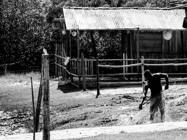 Documentrio retrata os impactos da presena das manchas de leo que afetaram o litoral do pas em comunidades pesqueiras da BA