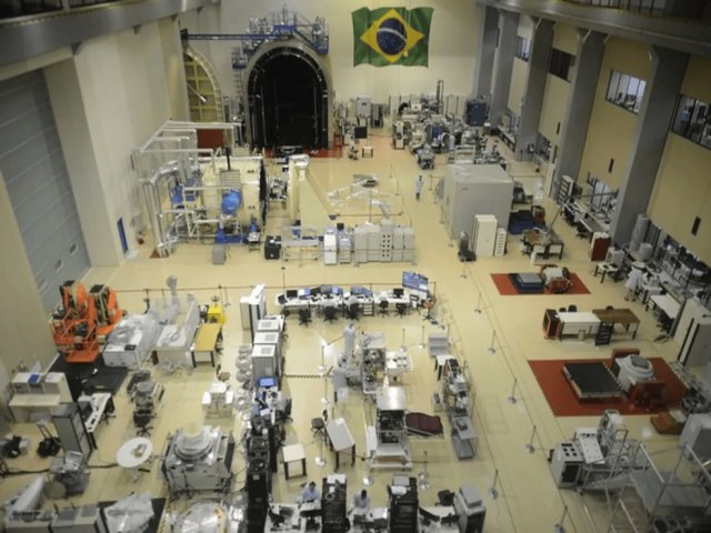 Direo do Inpe barra funcionrios terceirizados e paralisa atividades de laboratrio de testes usado por montadoras