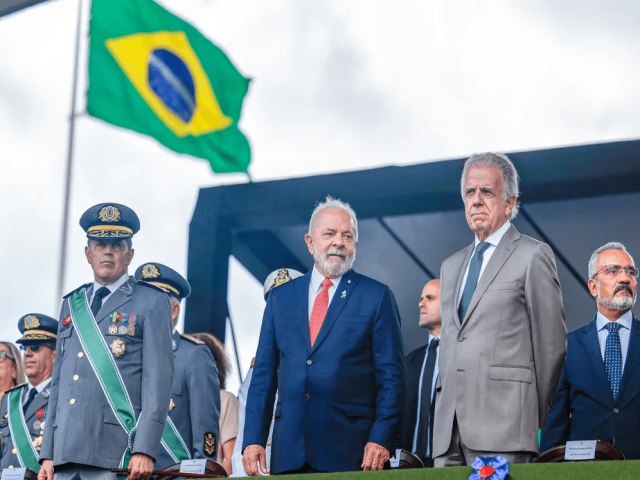 Senadores decidem enviar a Lula proposta que acaba com penses de filhos de militares