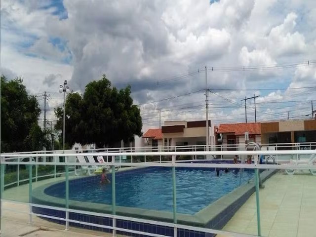 Criança de dois anos morre após se afogar em piscina de condomínio no norte da Bahia