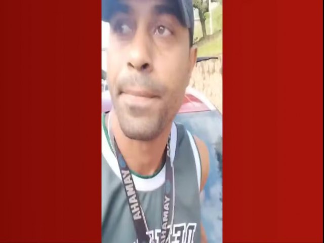 Homem denuncia mulher por jogar carro contra ele aps discusso por causa de vaga em Salvador; vtima 'viajou' 1 km no cap do veculo