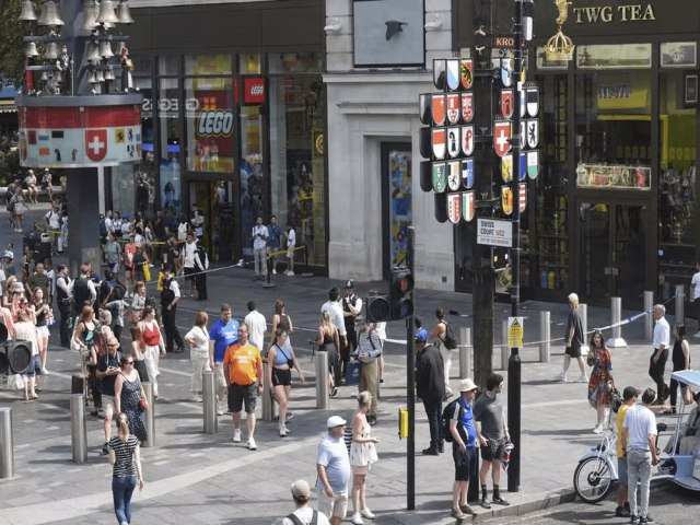 Ttulo da NoHomem esfaqueia criana e mulher em ponto turstico no centro de Londrestcia