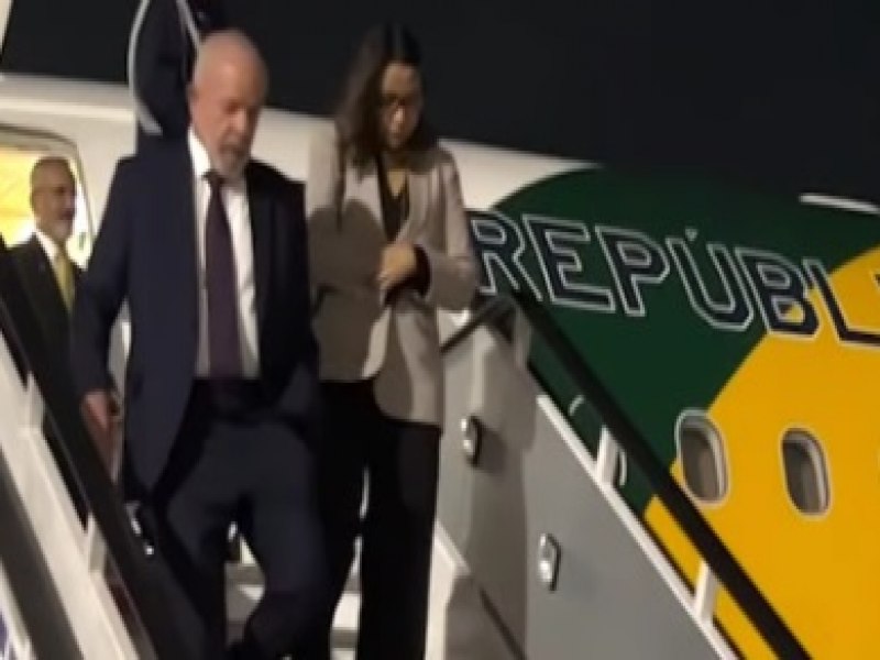 APS 5 HORAS NO AR, AVIO DE LULA POUSA EM AEROPORTO NO MEXICO 