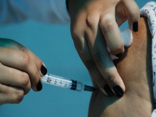 OMS não garante que Brasil receberá de 10 a 14 milhões de doses de vacina em fevereiro