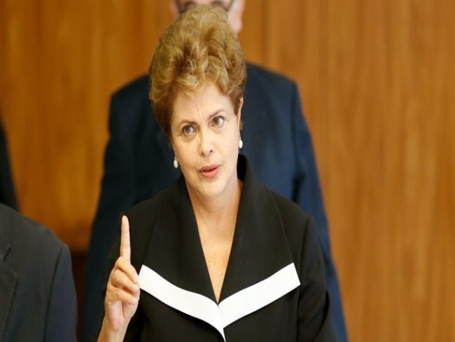 No se pode ficar cabisbaixo, diz Dilma