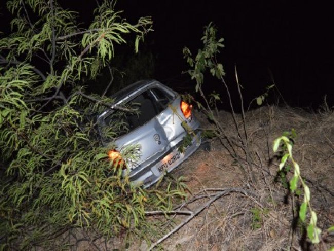 Carro sai da pista e por pouco no capota entre Bodoc e Ouricuri