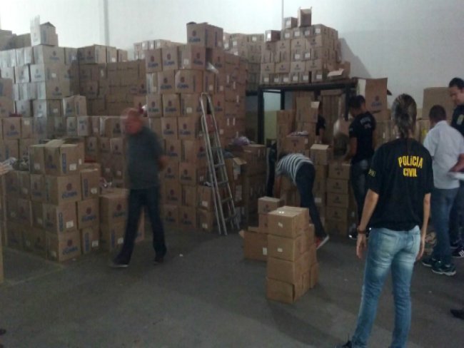 Mais de 4 mil sandlias falsificadas so apreendidas em Serra Talhada
