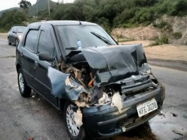 Acidente de carro deixa quatro crianas feridas em Arcoverde