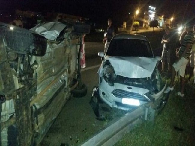 Coliso entre veculos na BR-232 amedronta motoristas em Serra Talhada