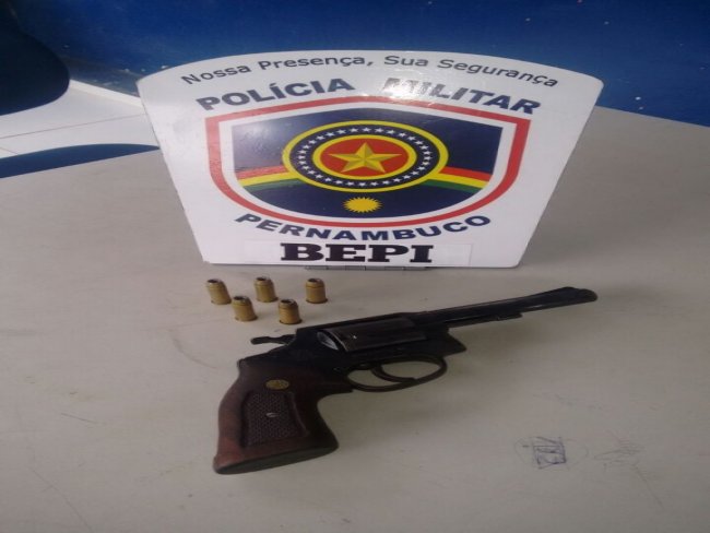Polcia Militar efetua apreenso de arma de fogo em Serra Talhada
