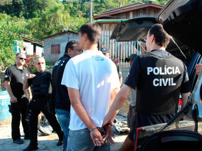 Polcia faz operao contra trfico de drogas em Abreu e Lima, Limoeiro e Cabrob.