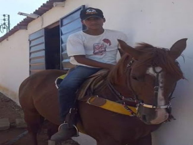 Jovem morre afogado ao tentar atravessar aude montado a cavalo em So Jos do Egito, no Serto do PE