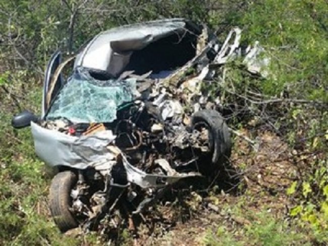 Coliso entre carro e caminho deixa uma pessoa morta no Serto de PE