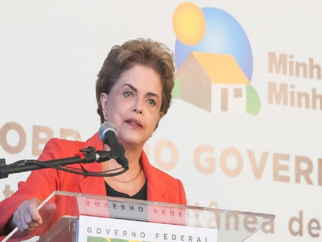 ?Antes tarde do que nunca?, diz Dilma sobre afastamento