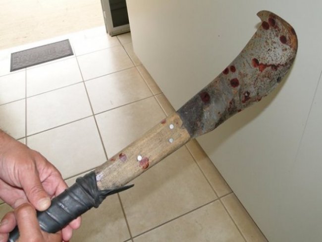 Aps ser linchado, populao de bairro em Petrolina mata homem a golpes de faco