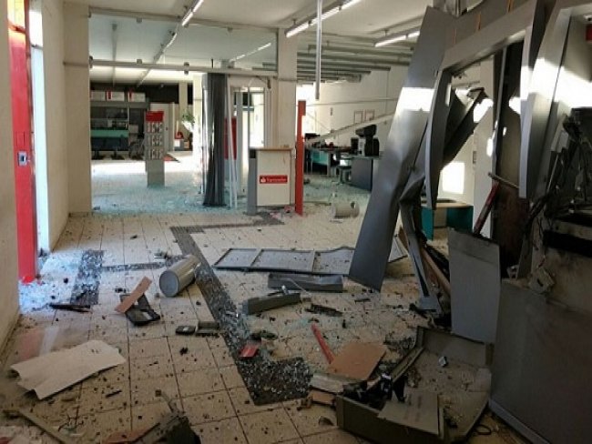 Bandidos explodem caixas eletrnicos em Ribeiro-PE