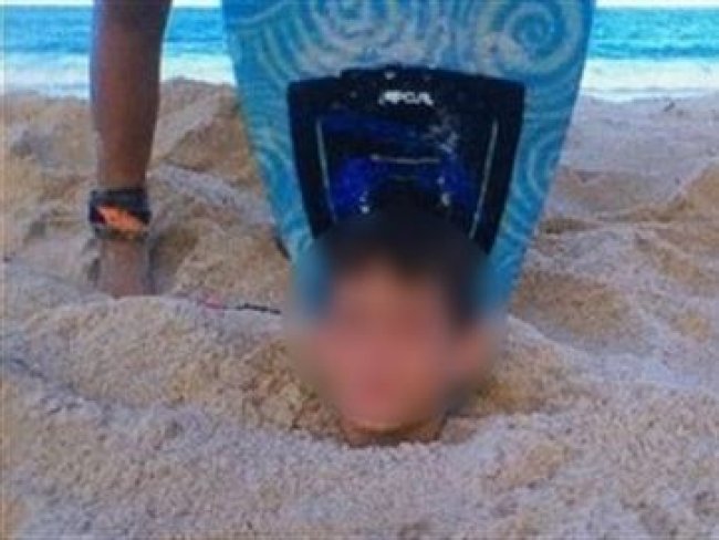 Menor  torturado e enterrado vivo at o pescoo em praia da Grande JP