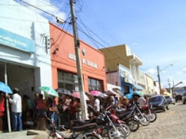 Assaltantes levam mais de R$ 9 mil de Casa Lotrica em Araripina, PE