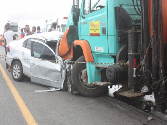 BR-116: Homem morre aps acidente entre corro e caminho guincho