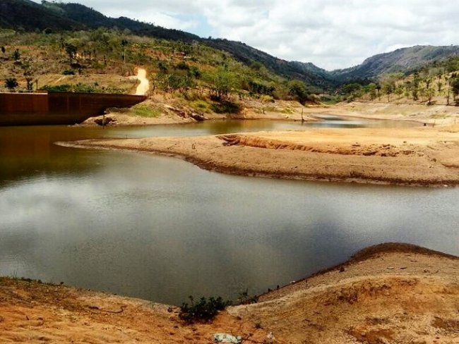 Barragem seca e deixa 24 mil pessoas sem abastecimento no Agreste de Pernambuco