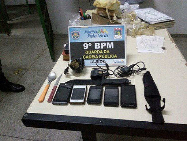 Polcia Militar apreender celulares, facas e drogas em cadeia de lajedo (PE)