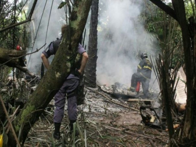 Aeronave de pequeno porte cai em Manaus e cinco pessoas morrem