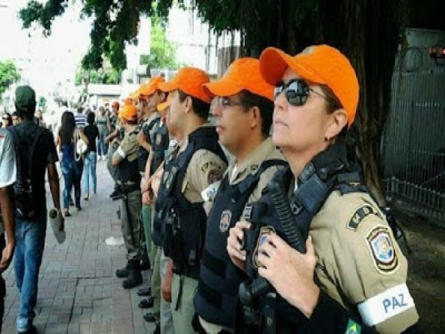 Justia de Pernambuco probe que policiais e bombeiros militares se renam para discutir greve