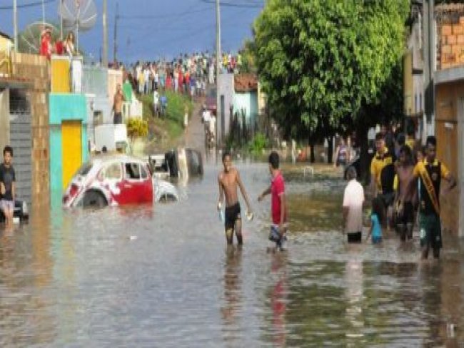 CLIMA: Aps chuva forte, 450 famlias esto desabrigadas no Serto do Araripe