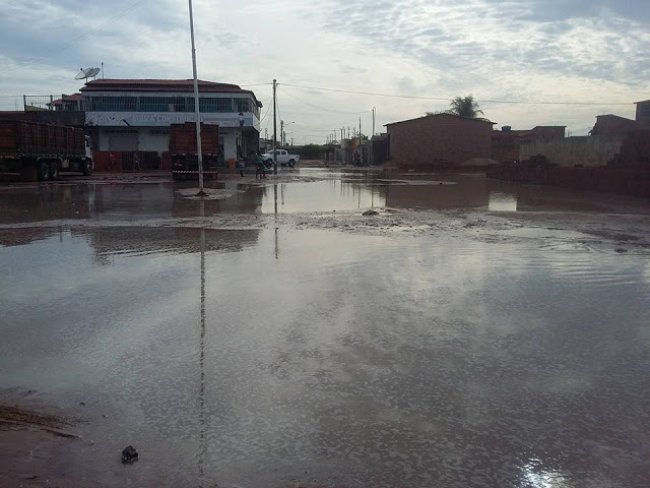 Escola Eneide, no bairro Joo de Deus, ficou praticamente ilhada aps as chuvas