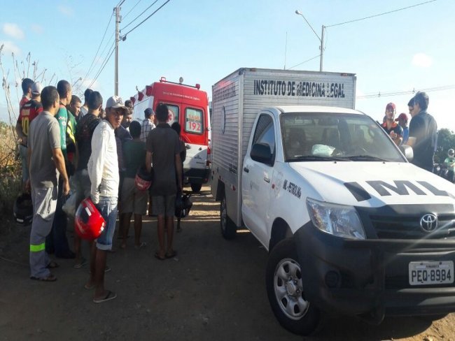 Mulher morre ao ser atropelada na BR-407 em Petrolina, PE