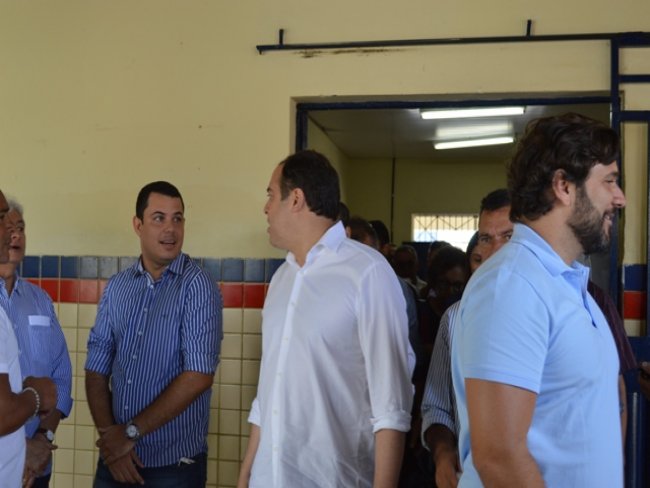 Paulo Cmara anunciou a liberao de 200 mil para compra de equipamentos hospitalar para Parnamirim
