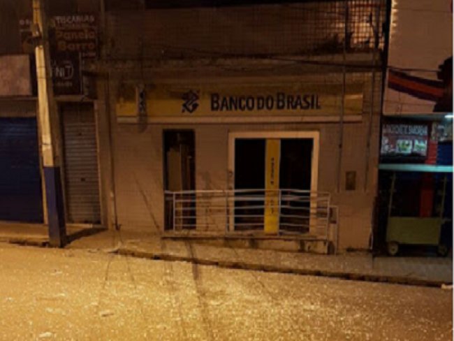 Bandidos explodem caixas eletrnicos do Banco do Brasil em Ch Grande, no Agreste