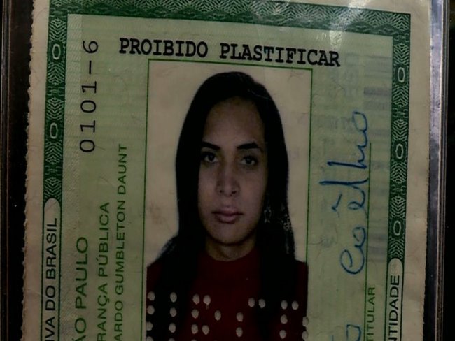  Pernambuco   Publicada em 26/09/17 as 15:56h - 4 visualizaes Famlia reconhece corpo de travesti cearense assassinada em Moreilndia, PE